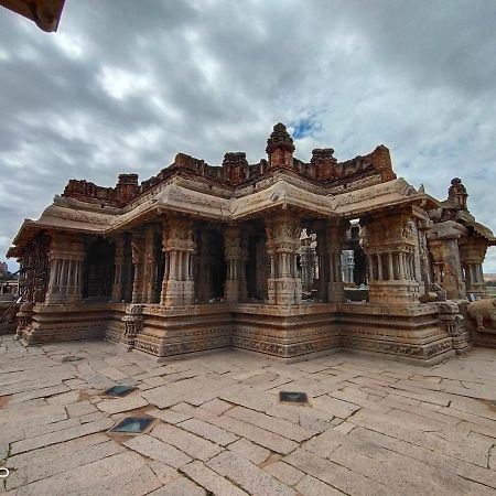 Srinivasa Homestay Hampi Bagian luar foto