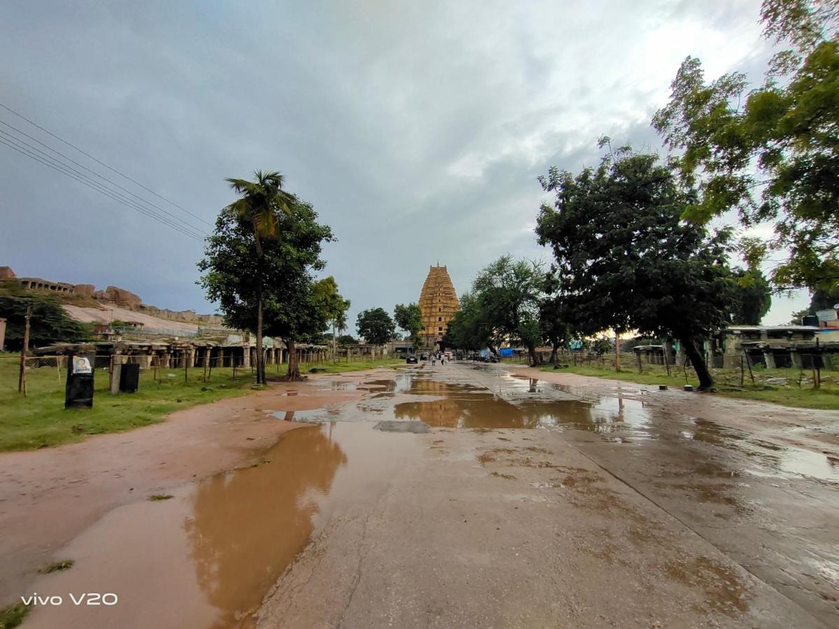 Srinivasa Homestay Hampi Bagian luar foto
