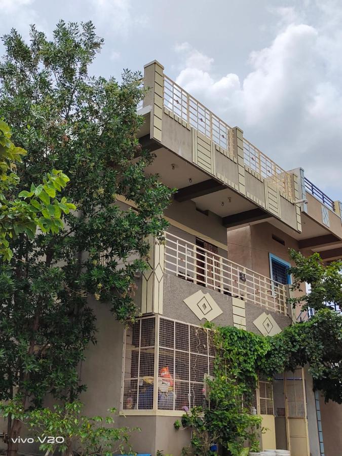 Srinivasa Homestay Hampi Bagian luar foto