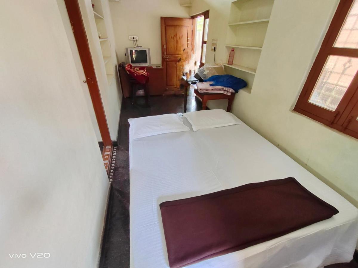 Srinivasa Homestay Hampi Bagian luar foto