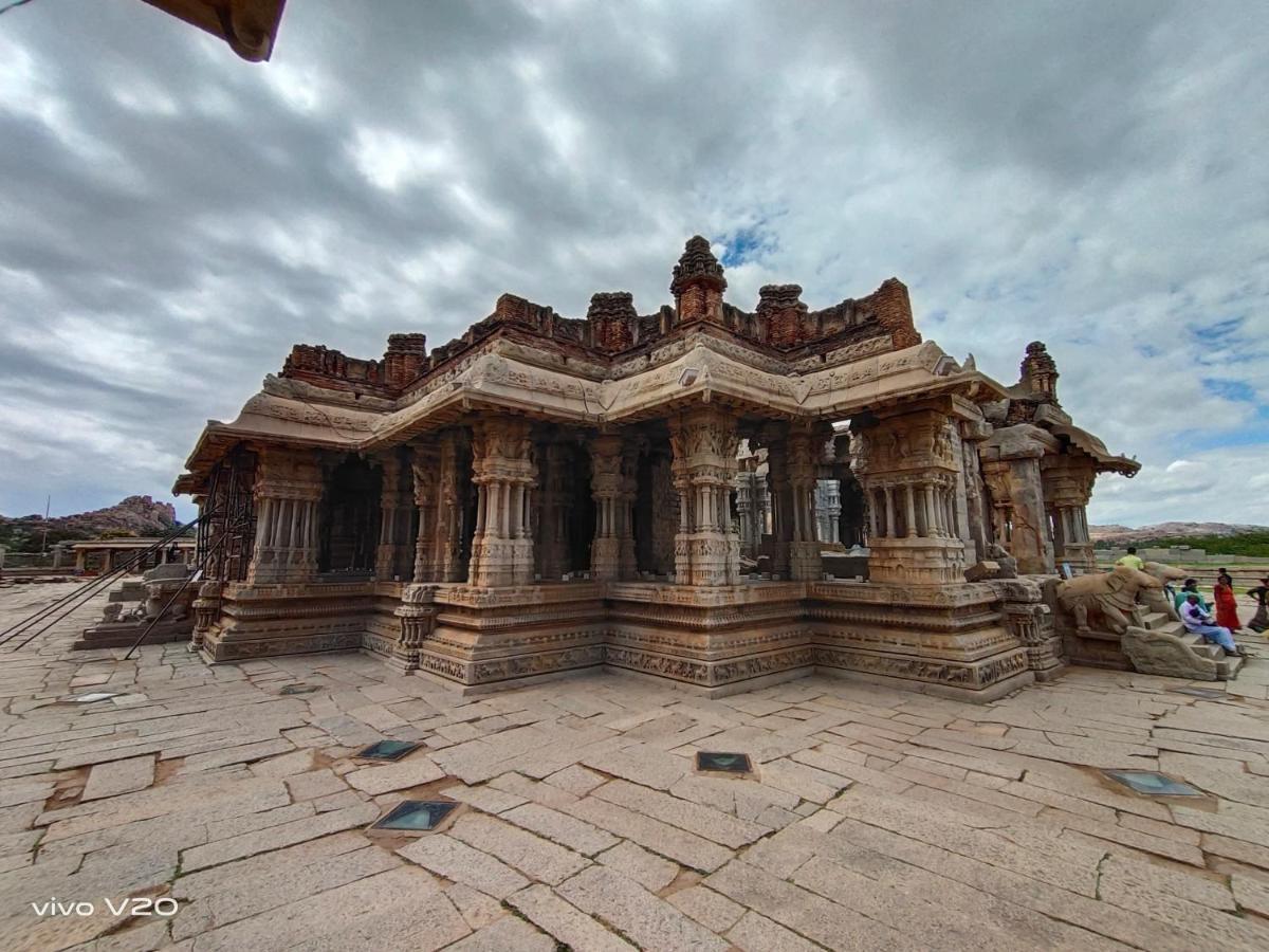 Srinivasa Homestay Hampi Bagian luar foto