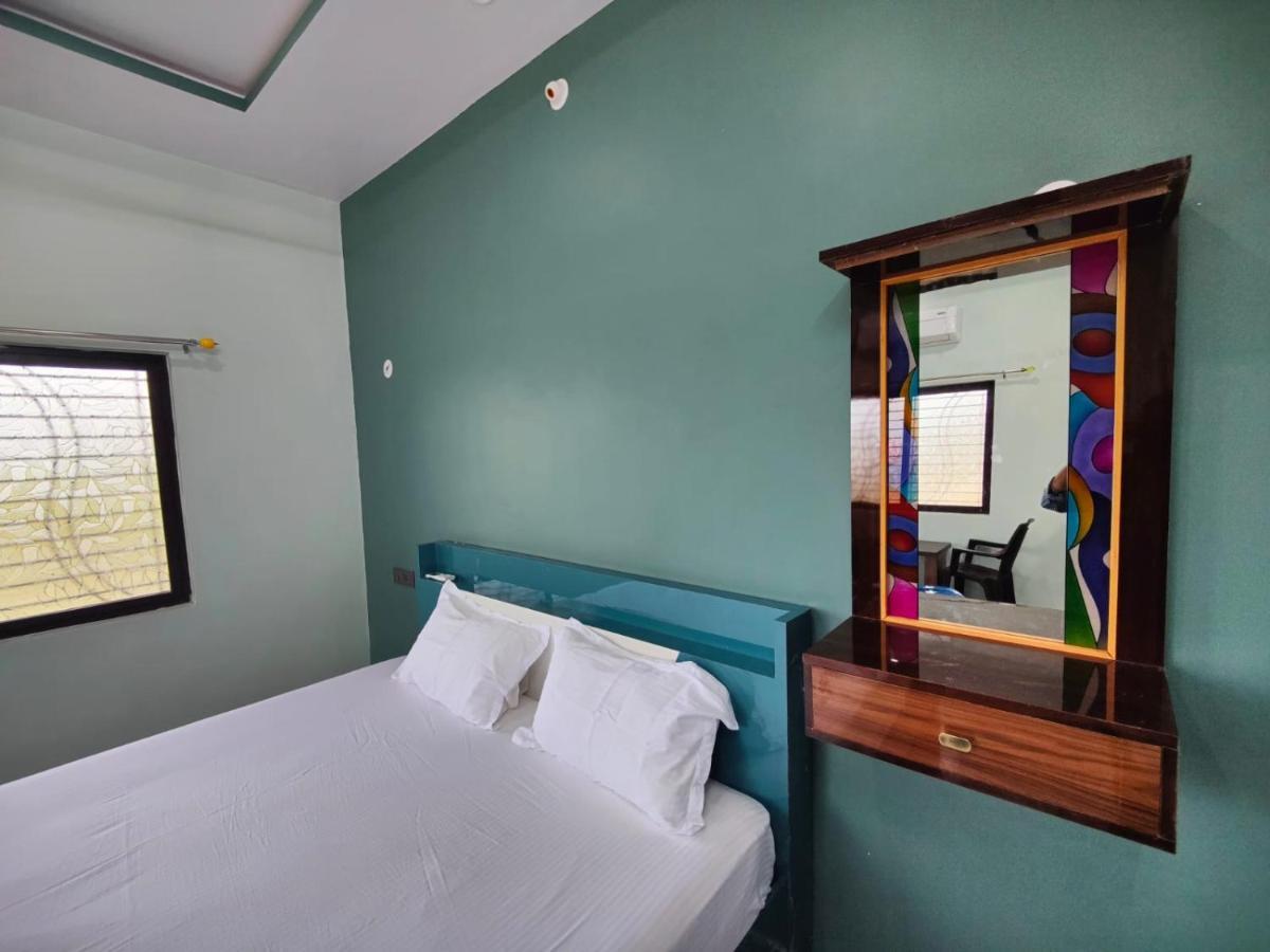 Srinivasa Homestay Hampi Bagian luar foto